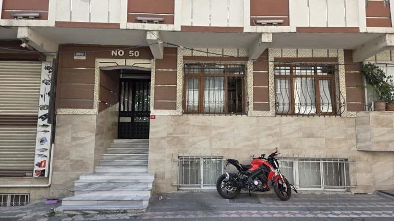 Sultangazide tartıştığı babasını boğazını keserek öldürdü