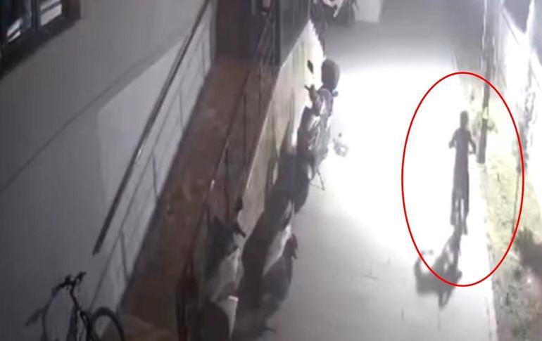 Çocukların bisiklet hırsızlığı kamerada