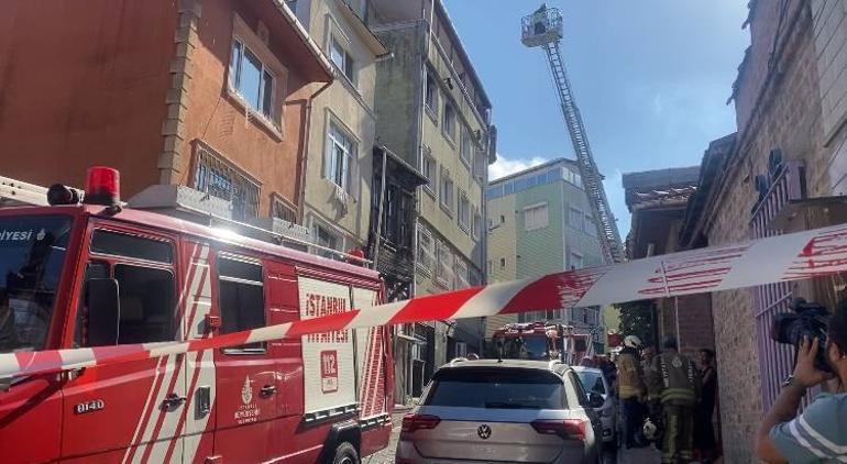 Fatih’te 5 katlı binada çıkan yangın söndürüldü