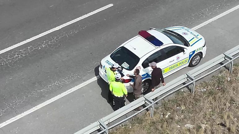 Polisi görünce arıza yaptığı gerekçesiyle aracını emniyet şeridine çekti, ehliyetsiz çıktı