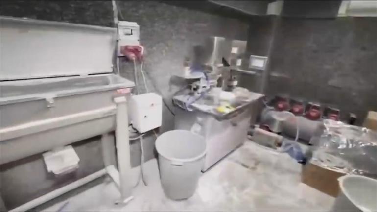 İstanbulda 696 kilogram uyuşturucu madde ve 1,5 milyon hap ele geçirildi: 13 kişi tutuklandı