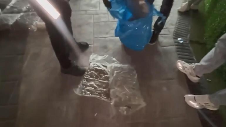 İstanbulda 696 kilogram uyuşturucu madde ve 1,5 milyon hap ele geçirildi: 13 kişi tutuklandı