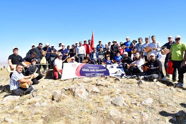 Neşet Ertaş, Kırşehirdeki mezarı başında anıldı