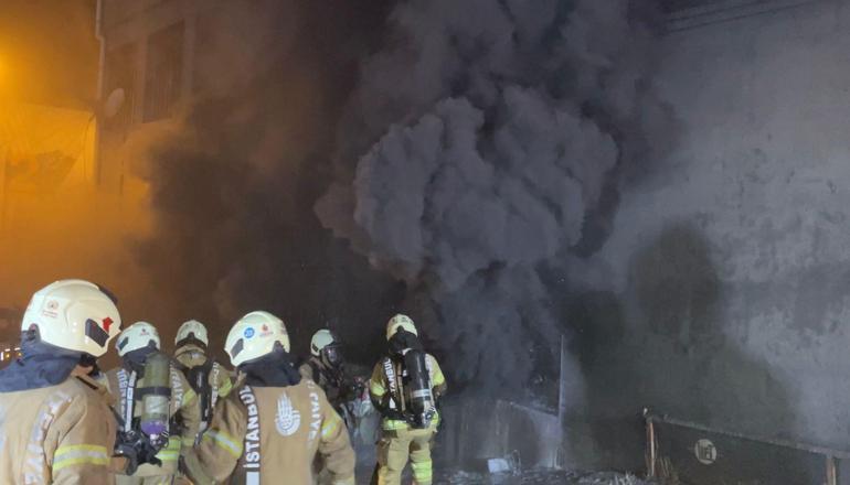 Kağıthanede matbaa deposunda yangın