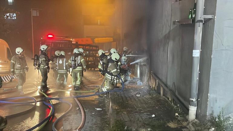 Kağıthanede matbaa deposunda yangın