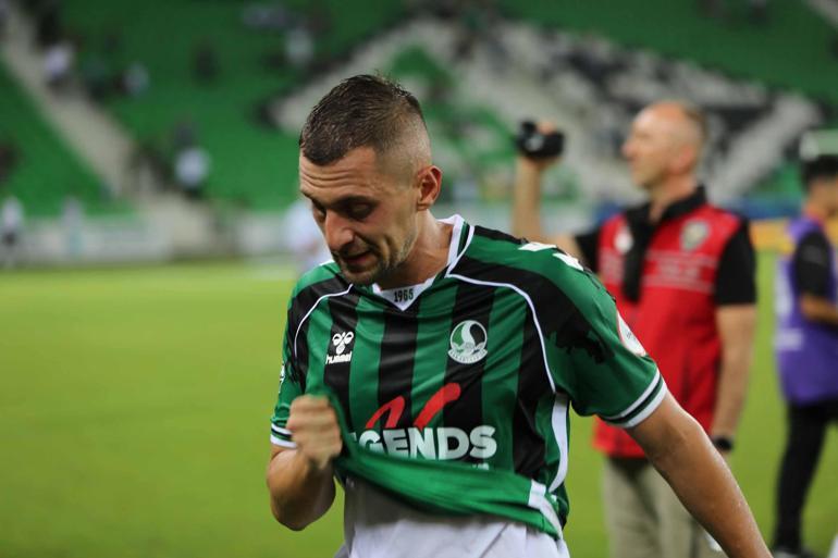 Sakaryaspor’da Caner Erkin ve Burak Altıparmak kadro dışı bırakıldı