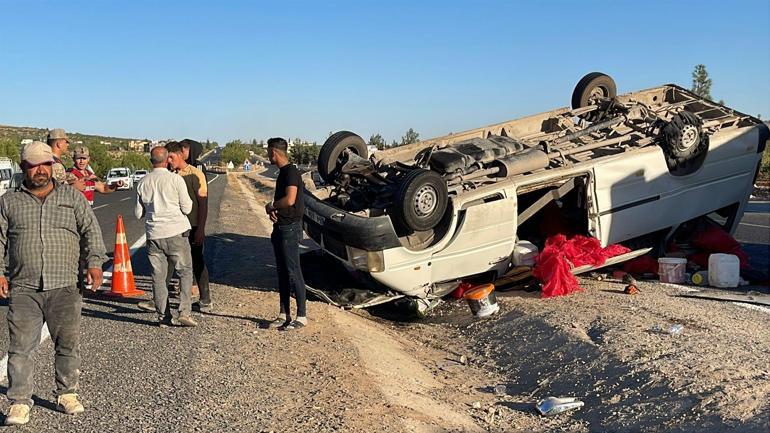 Şanlıurfa’da tütün işçilerinin taşındığı minibüs devrildi: 20 yaralı