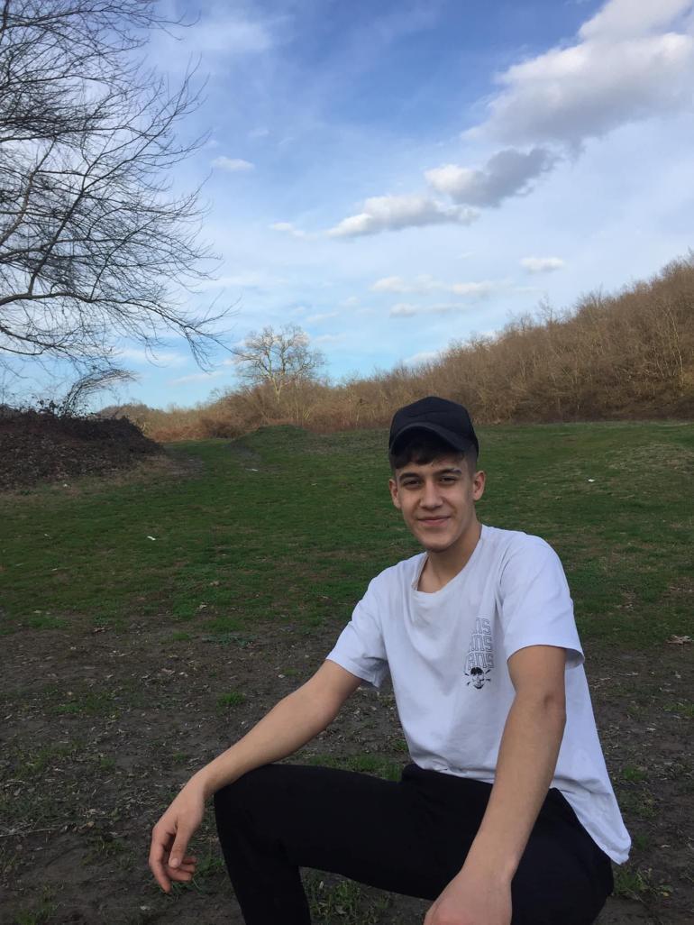 Otomobil, üst geçidin ayağına çarptı: 2 ölü