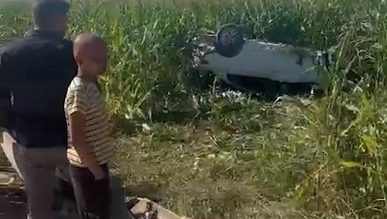 Şanlıurfada otomobil, tarlaya devrildi; 1 ölü, 1 yaralı