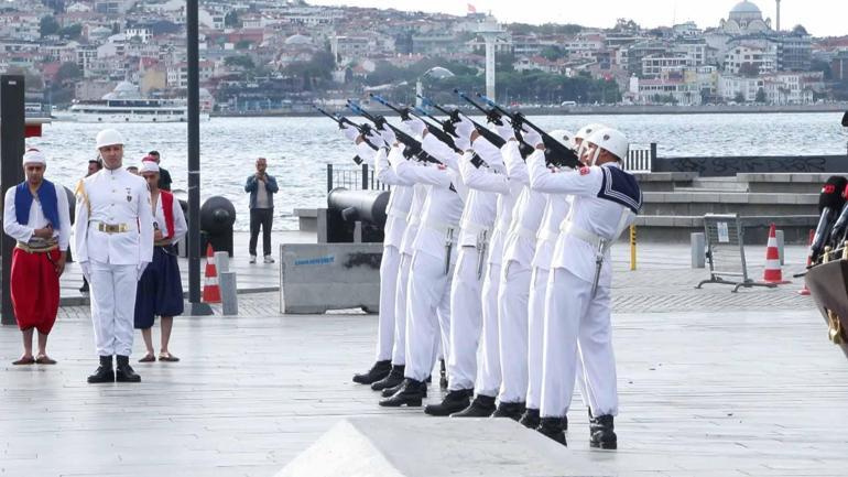 Preveze Deniz Zaferinin 487nci yıl dönümünde İstanbul Boğazında geçit töreni