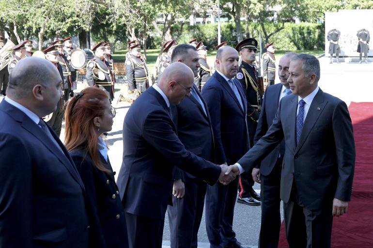 Bakan Yerlikaya, Gürcistanlı mevkidaşı Geladze ile bir araya geldi