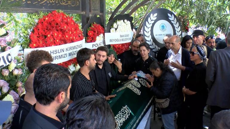 Şarkıcı Güllü son yolculuğuna uğurlandı