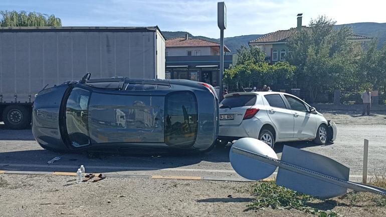 Otomobiller çarpıştı; 2 yaralı