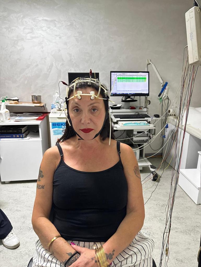 Şarkıcı Güllünün kızı: Roman havası eşliğinde oynarken düştü