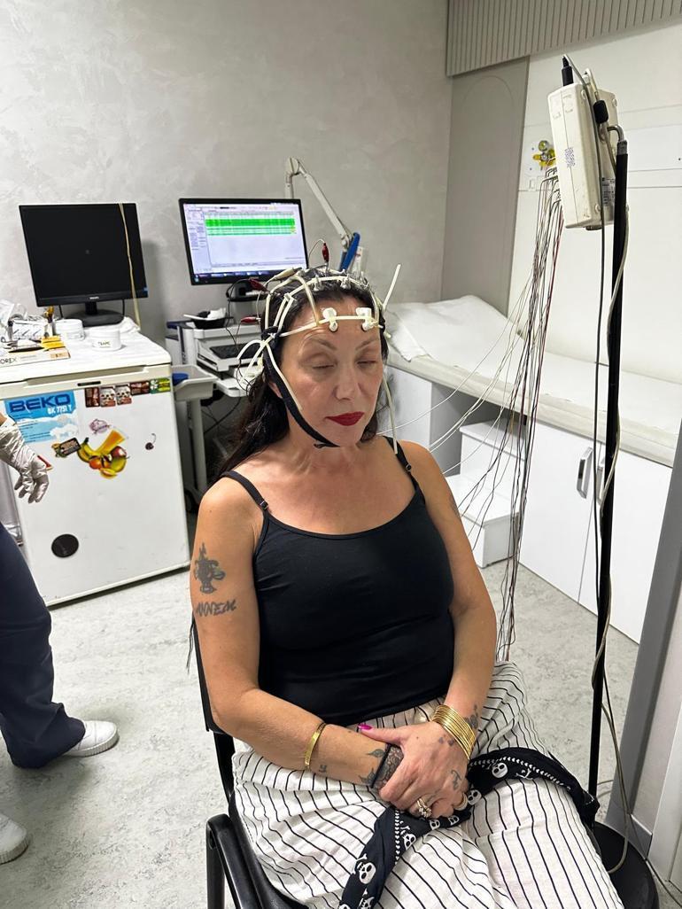 Şarkıcı Güllünün kızı: Roman havası eşliğinde oynarken düştü