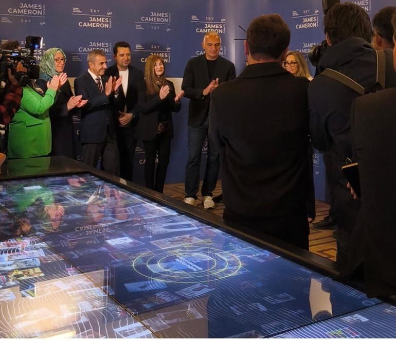 Bakan Ersoy, İstanbul Kültür Yolu Festivali sergilerini gezdi