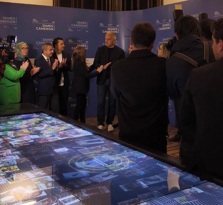 Bakan Ersoy, İstanbul Kültür Yolu Festivali sergilerini gezdi