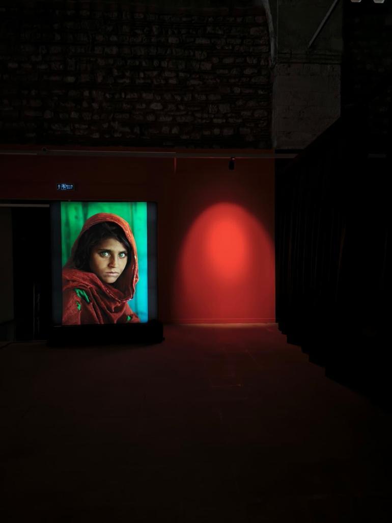 Bakan Ersoy, İstanbul Kültür Yolu Festivali sergilerini gezdi