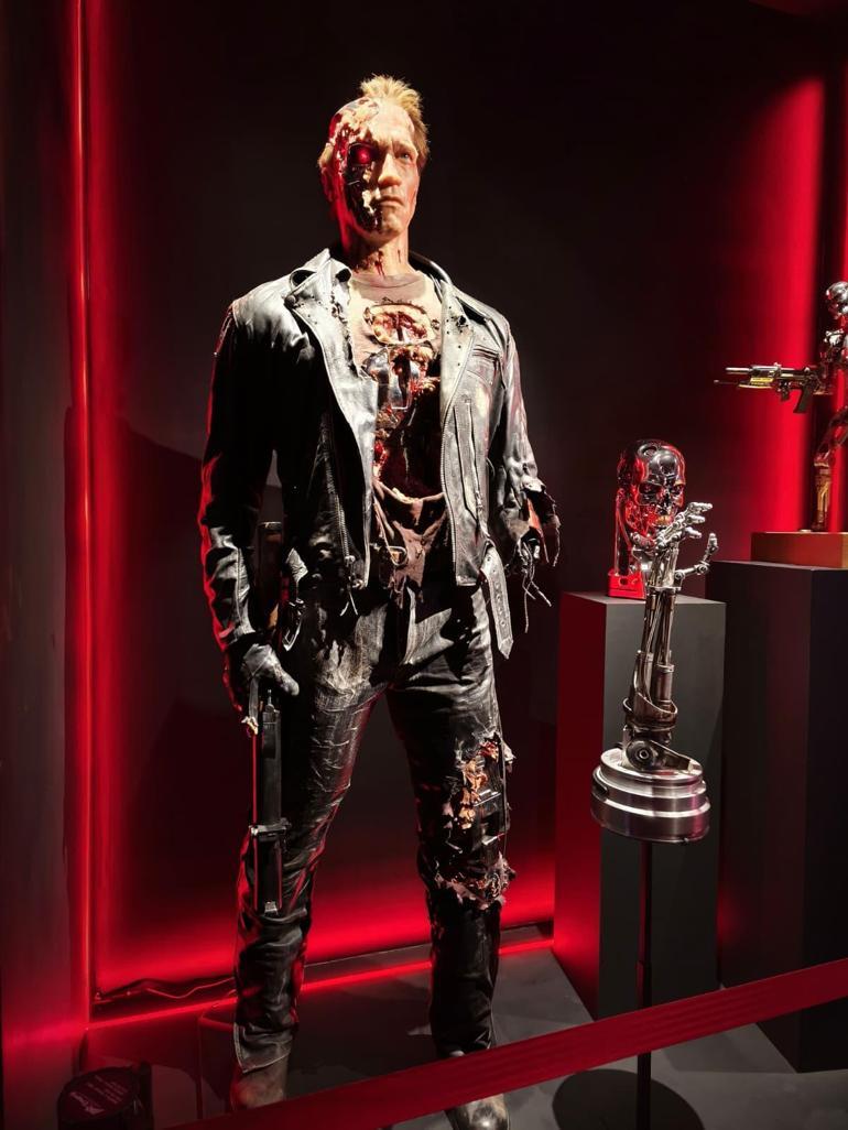 Bakan Ersoy, İstanbul Kültür Yolu Festivali sergilerini gezdi