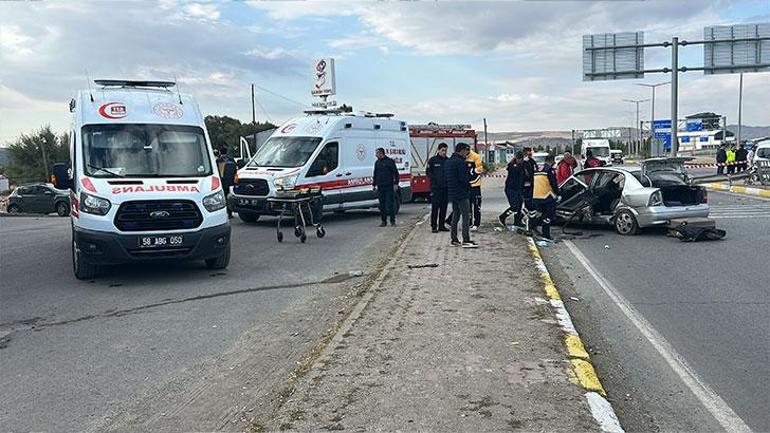 Sivas’ta iki otomobil çarpıştı: 1 ölü 3 yaralı