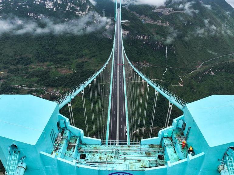 Çin dünyanın en büyük köprüsünü hizmete açtı