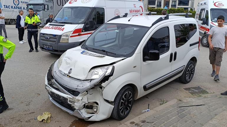 Hafif ticari araçla çarpışan cip takla attı; 3 yaralı