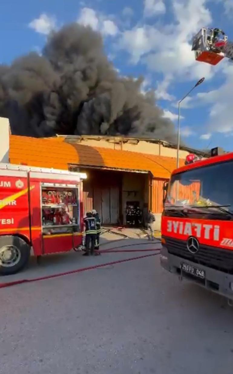 Erzurum’da terlik fabrikasının hammadde deposunda yangın