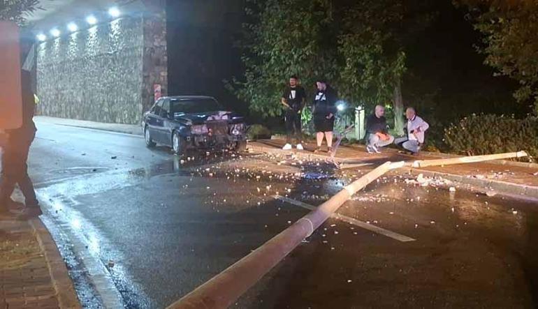 Bursa’da aydınlatma direğine çarpan sürücü, otomobilini bırakıp kaçtı