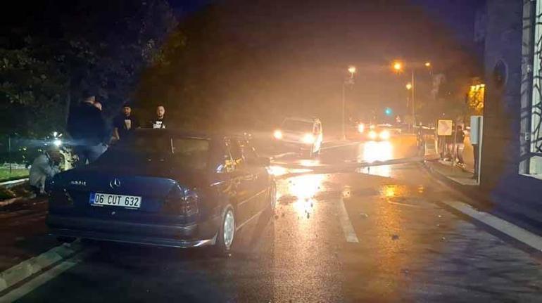 Bursa’da aydınlatma direğine çarpan sürücü, otomobilini bırakıp kaçtı