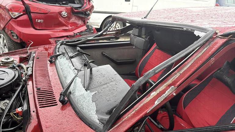 Kağıthanede çaldığı otomobille takla attı; olay yerinden kaçtı: Kaza anı kamerada