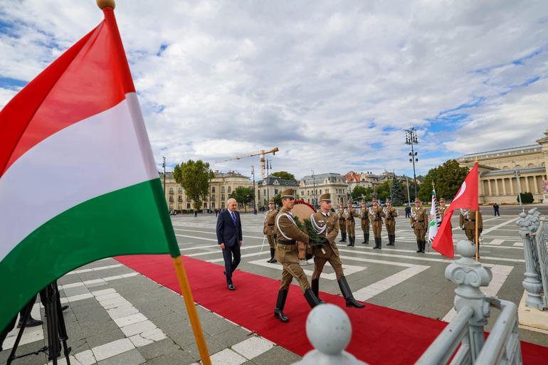 TBMM Başkanı Kurtulmuş, Türkiye’nin Budapeşte Büyükelçiliği’ni ziyaret etti