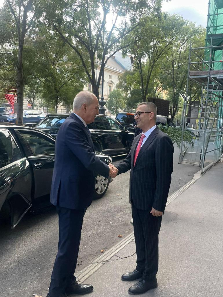 TBMM Başkanı Kurtulmuş, Budapeşte Yunus Emre Enstitüsünü ziyaret etti