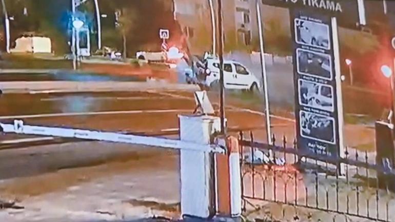 Büyükçekmecede polis aracıyla hafif ticari araç çarpıştı: 1 ölü, 2 si polis 4 yaralı