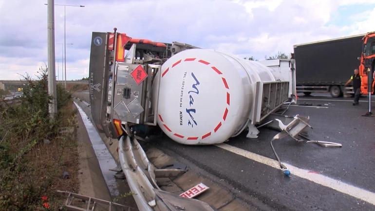 Beykoz Kuzey Marmara Otoyolunda TIR devrildi