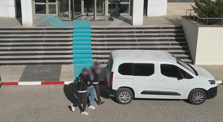 Yolcu otobüsündeki 2 kişinin midesinden 1 kilo uyuşturucu çıktı