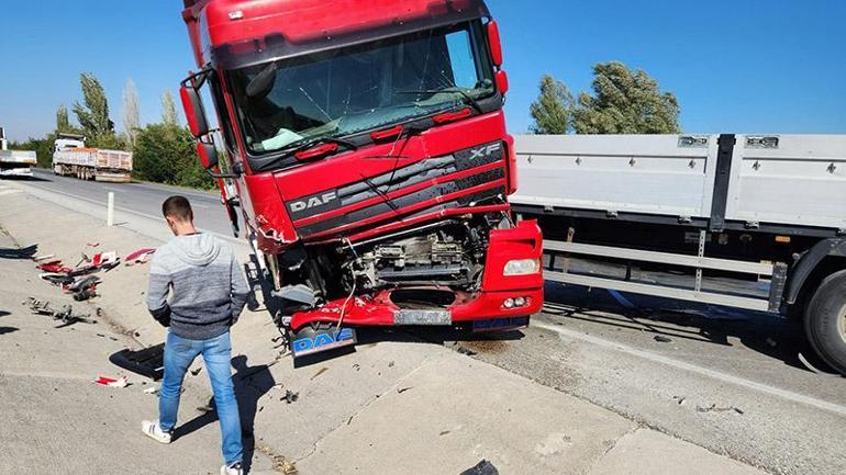 2 TIR çarpıştı; 3ü ağır, 4 yaralı