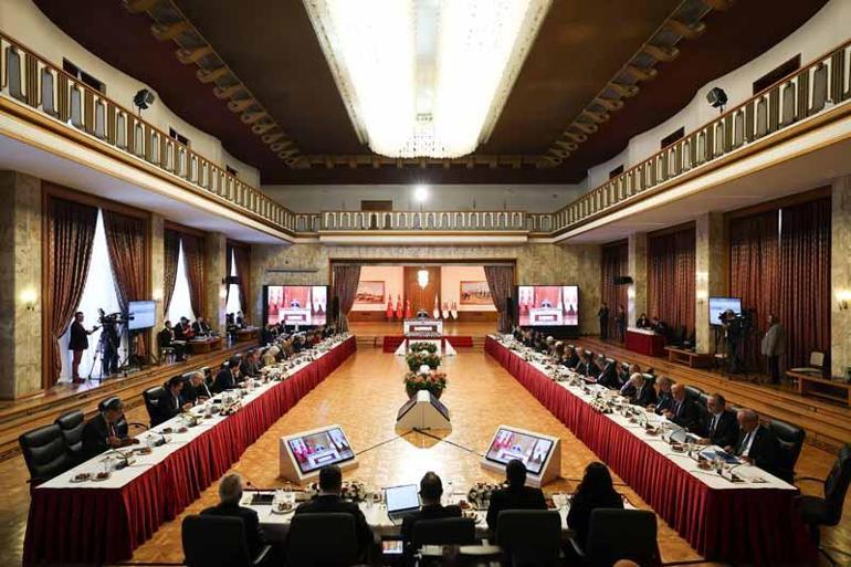 Terörsüz Türkiye komisyonu hukukçular ile akademisyenleri dinledi