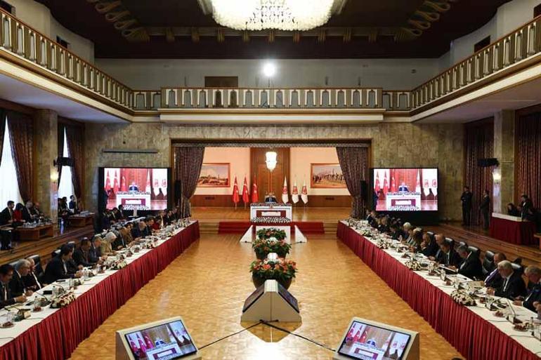 Terörsüz Türkiye komisyonu hukukçular ile akademisyenleri dinledi