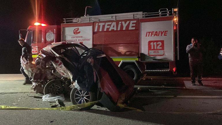 Eskişehir’de 2 otomobil çarpıştı; 1 ölü, 1’i AK Parti’li milletvekili 4 yaralı