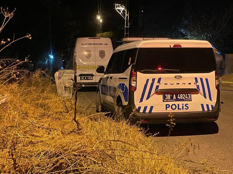 Kayseride evlerinin önünde silahlı saldırıya uğrayan karı-koca öldü