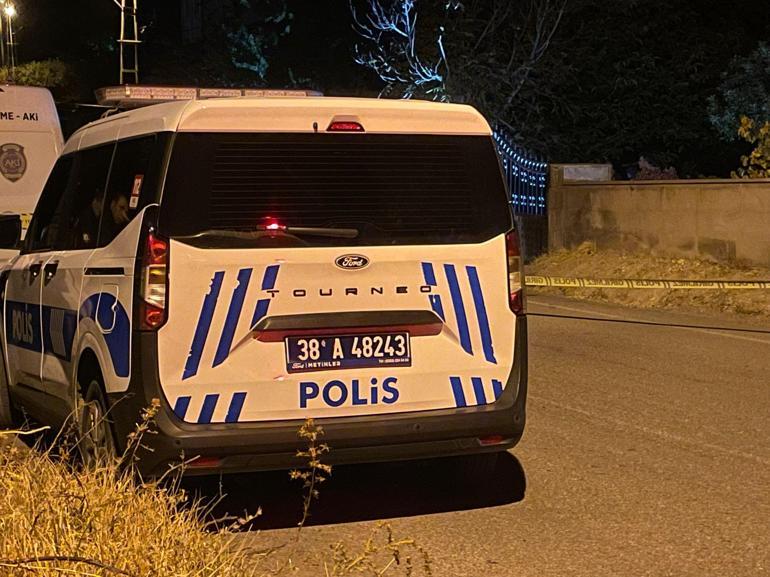 Kayseride evlerinin önünde silahlı saldırıya uğrayan karı-koca öldü