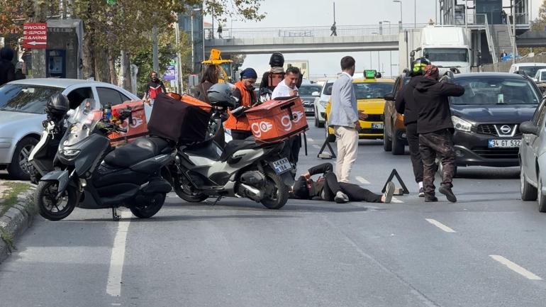 Avcılarda motosikletli kurye otomobile çarptı