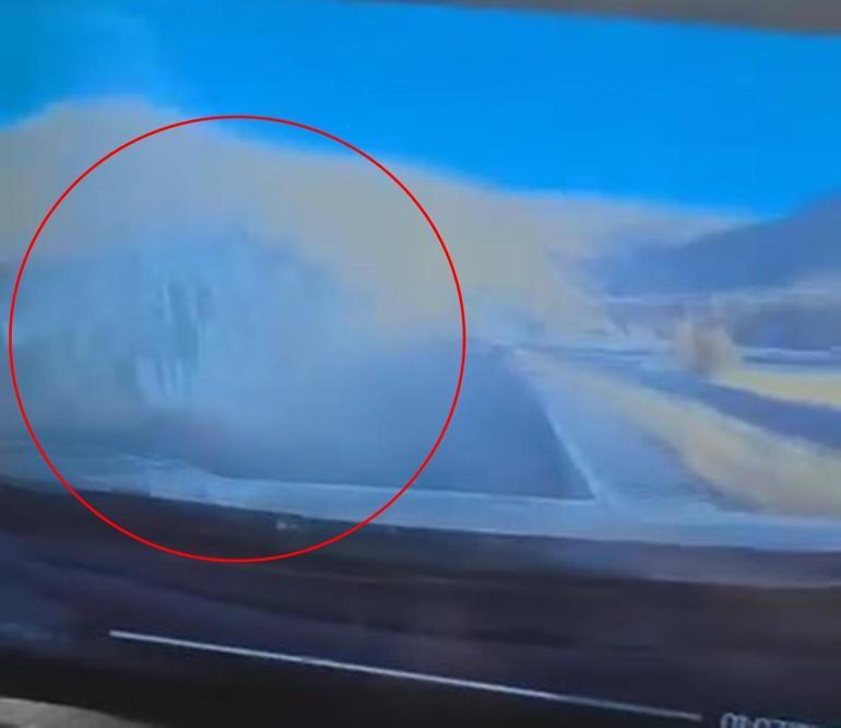 Siirtte TIRın devrildiği kaza araç kamerasında