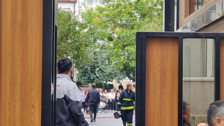 Bakırköyde okulun sistem odasında çıkan yangın söndürüldü