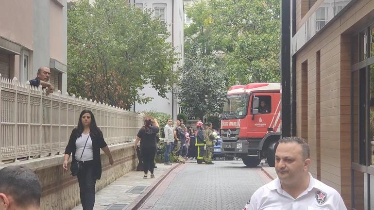 Bakırköyde okulun sistem odasında çıkan yangın söndürüldü