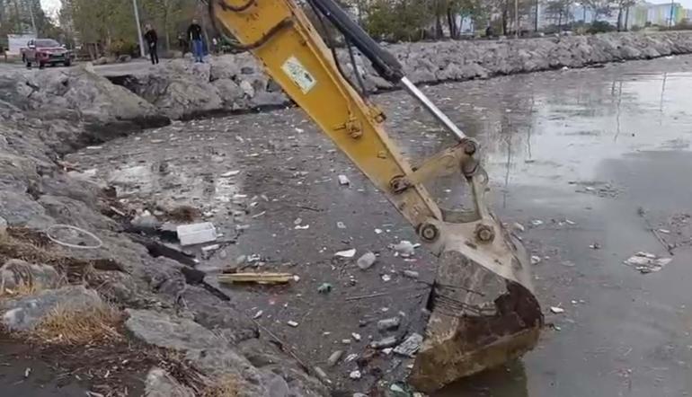 İzmirde sağanak etkili oldu