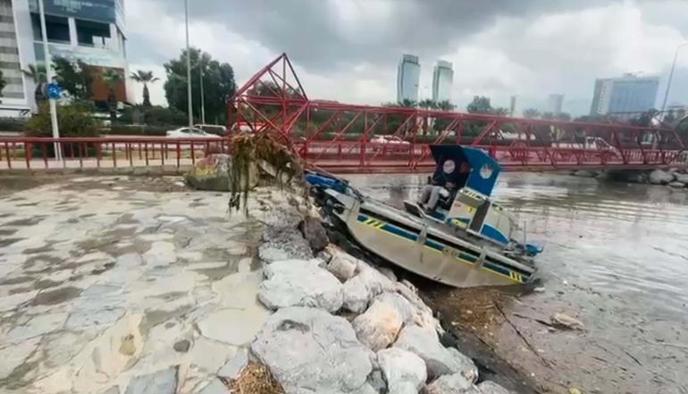 İzmirde sağanak etkili oldu