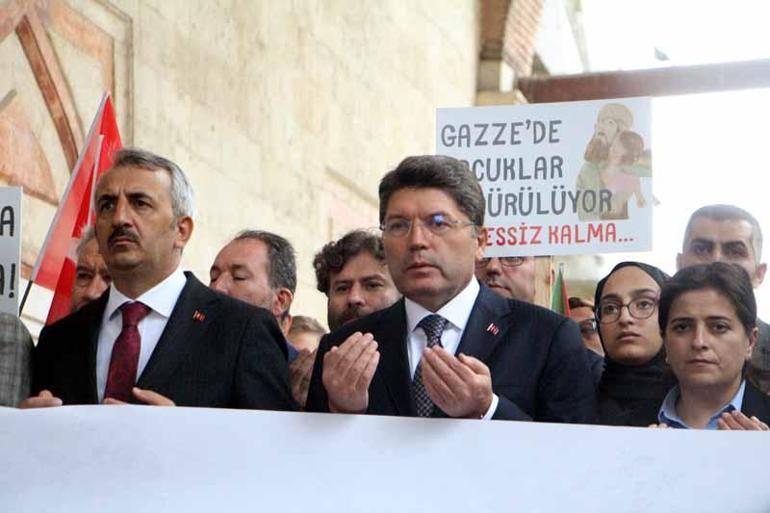 Bakan Tunç: Alıkoyduğunuz insan hakları savunucularını serbest bırakmanız gerekir