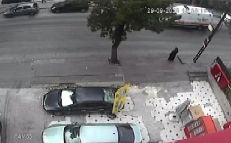 Ambulansın çarptığı yaya öldü; kaza kamerada