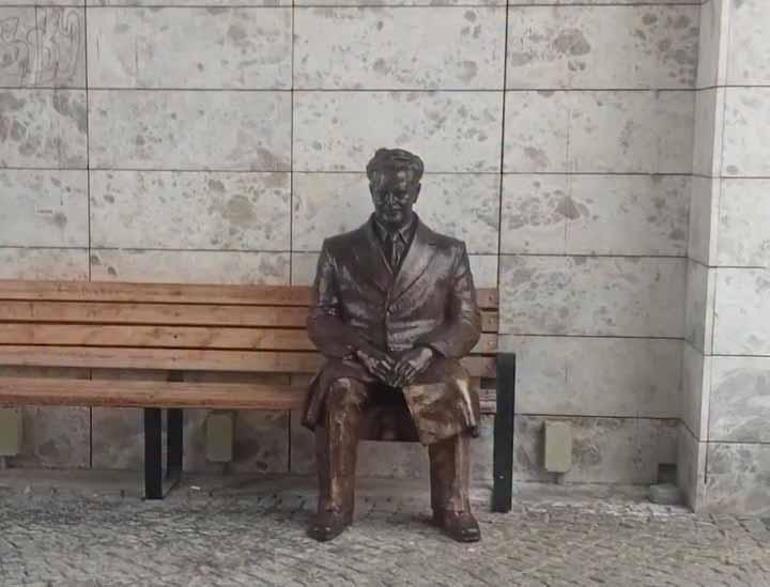 Bursa’da gençlerden Nazım ve Münevver’e tebessüm ettiren dokunuş